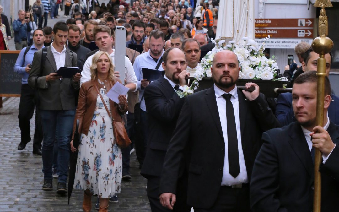 Marijanske procesije za život u 15 hrvatskih gradova!